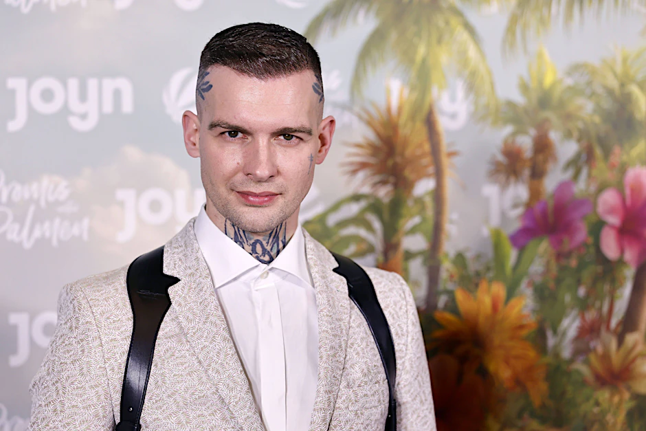 Eric Stehfest bei der Staffel-Premiere von „Promis unter Palmen“