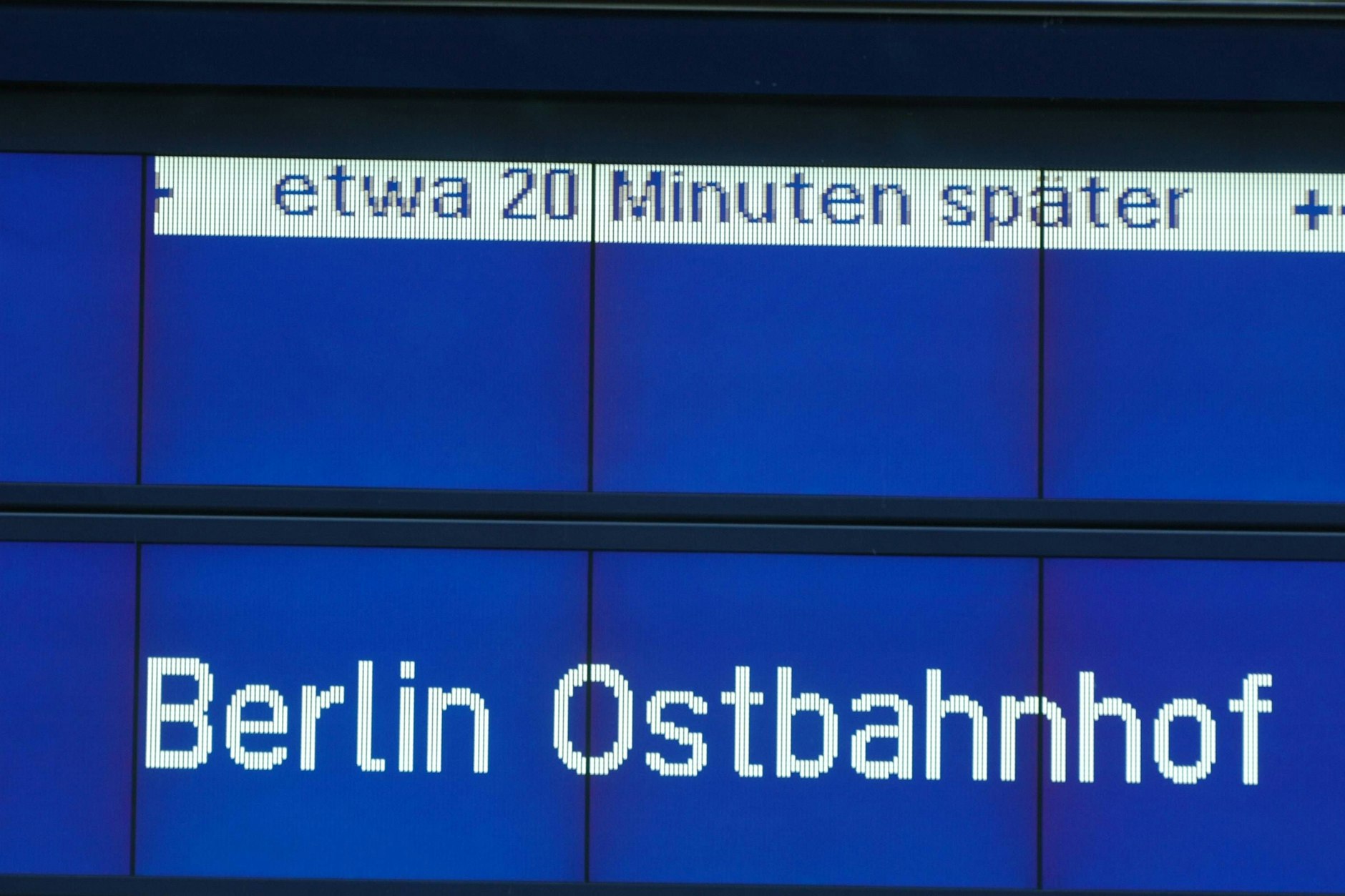 Verspätungen auf der Anzeigetafel sorgen bei Fahrgästen für Frust.