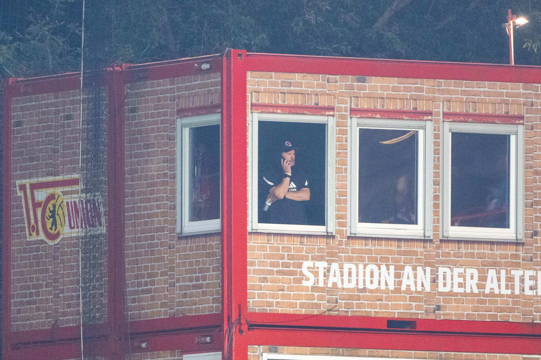 Im Hinspiel gegen den HSV fehlte Trainer Steffen Baumgart gesperrt und verfolgte das Duell gegen seinen Ex-Klub aus einem Container neben dem Gästeblock im Stadion An der Alten Försterei.