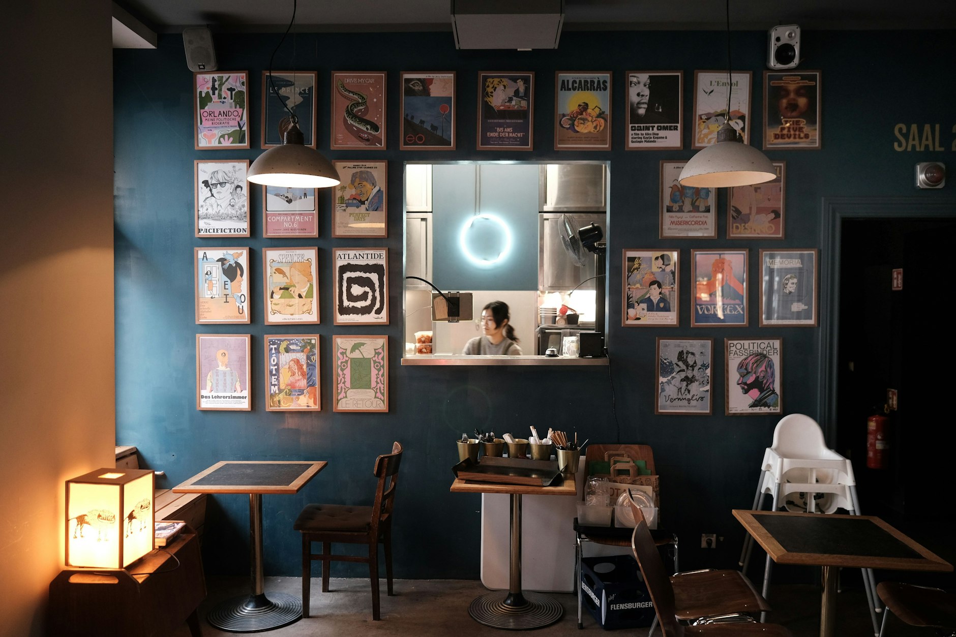 Ein Kino, in dem unsere Gastrokritikerin auch ohne Film sitzen mag: das Kino Wolf