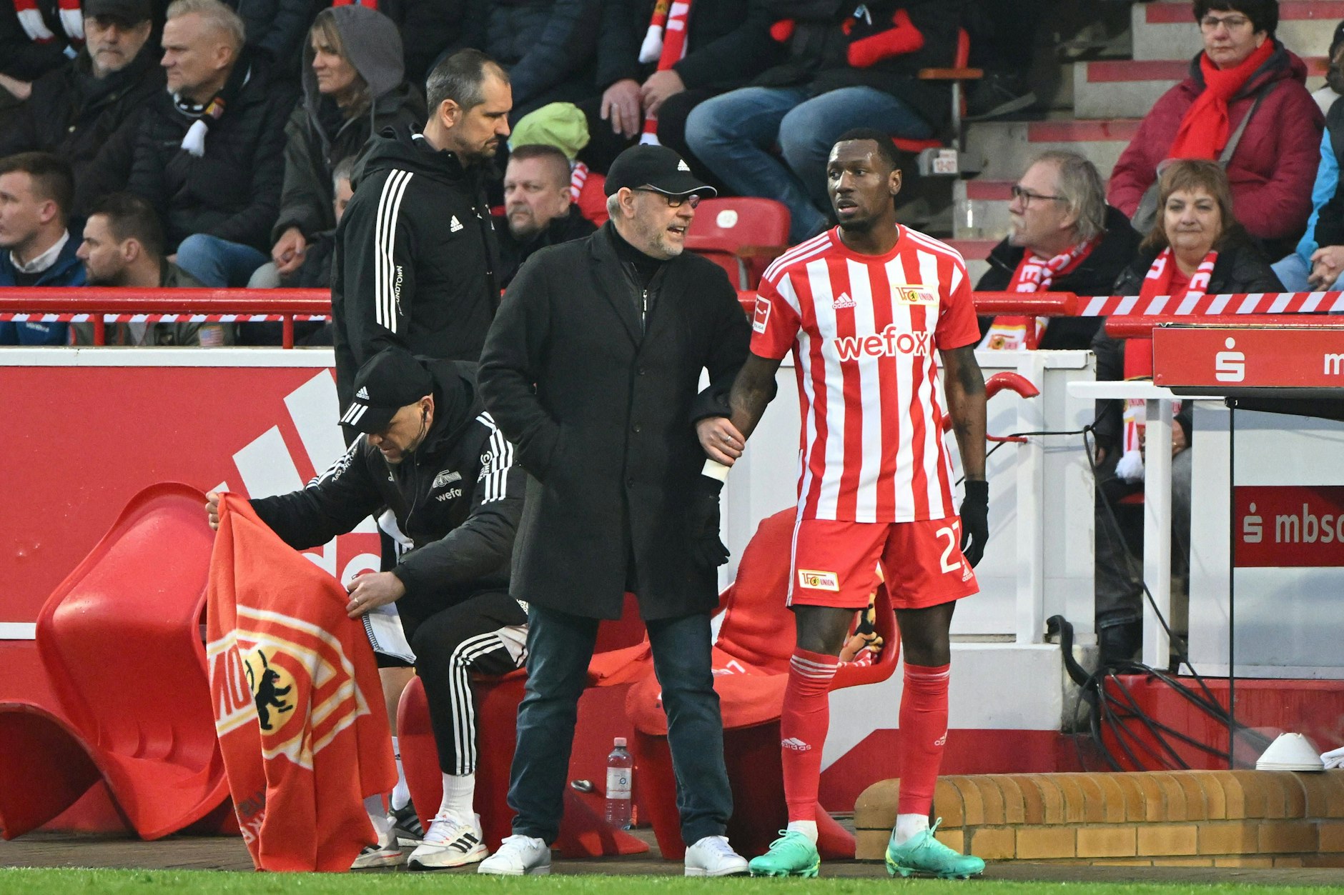 Urs Fischer (l.) und Sheraldo Becker arbeiteten früher erfolgreich beim 1. FC Union Berlin zusammen, sind jetzt bei Ligakonkurrent Mainz 05 angestellt.