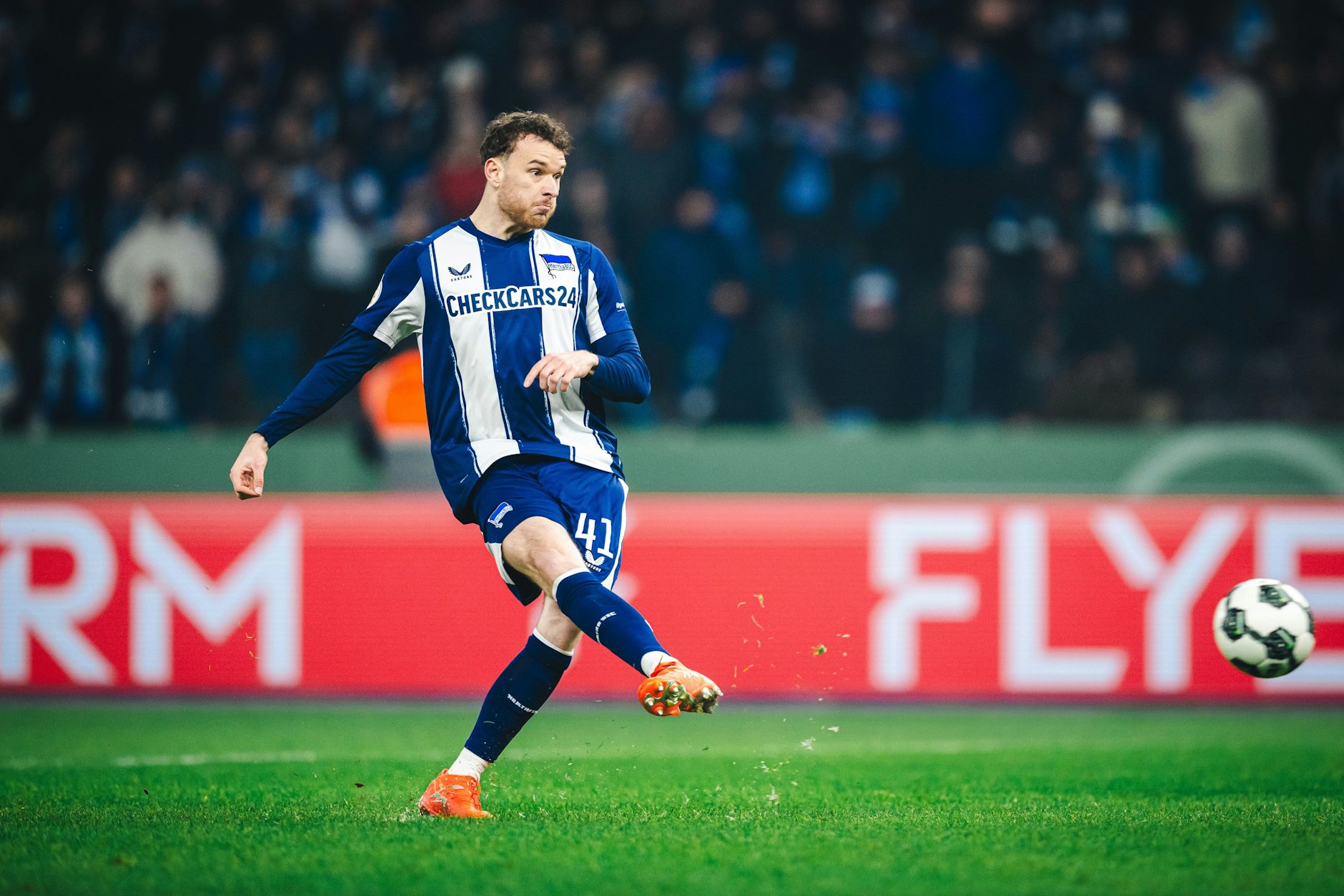 Pascal Klemens verschoss für Hertha BSC den entscheidenden Elfmeter gegen den SC Freiburg. Seine Teamkollegen aber bauten den Fehlschützen in den vergangenen Tagen mental auf.