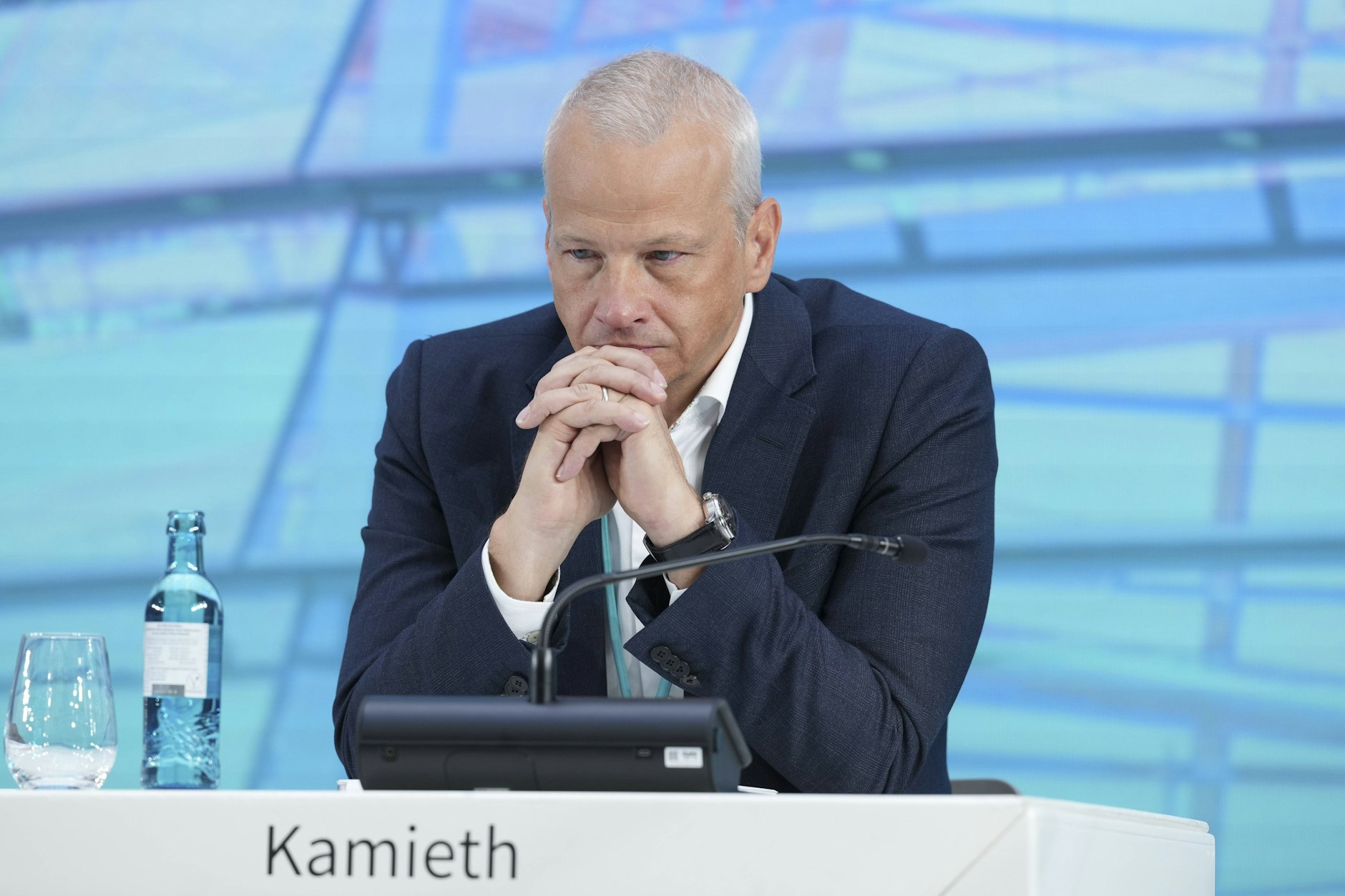 Dr. Markus Kamieth, Vorstandsvorsitzender BASF, erklärt: Dieser Schritt soll das Chemieunternehmen kosteneffizienter machen.