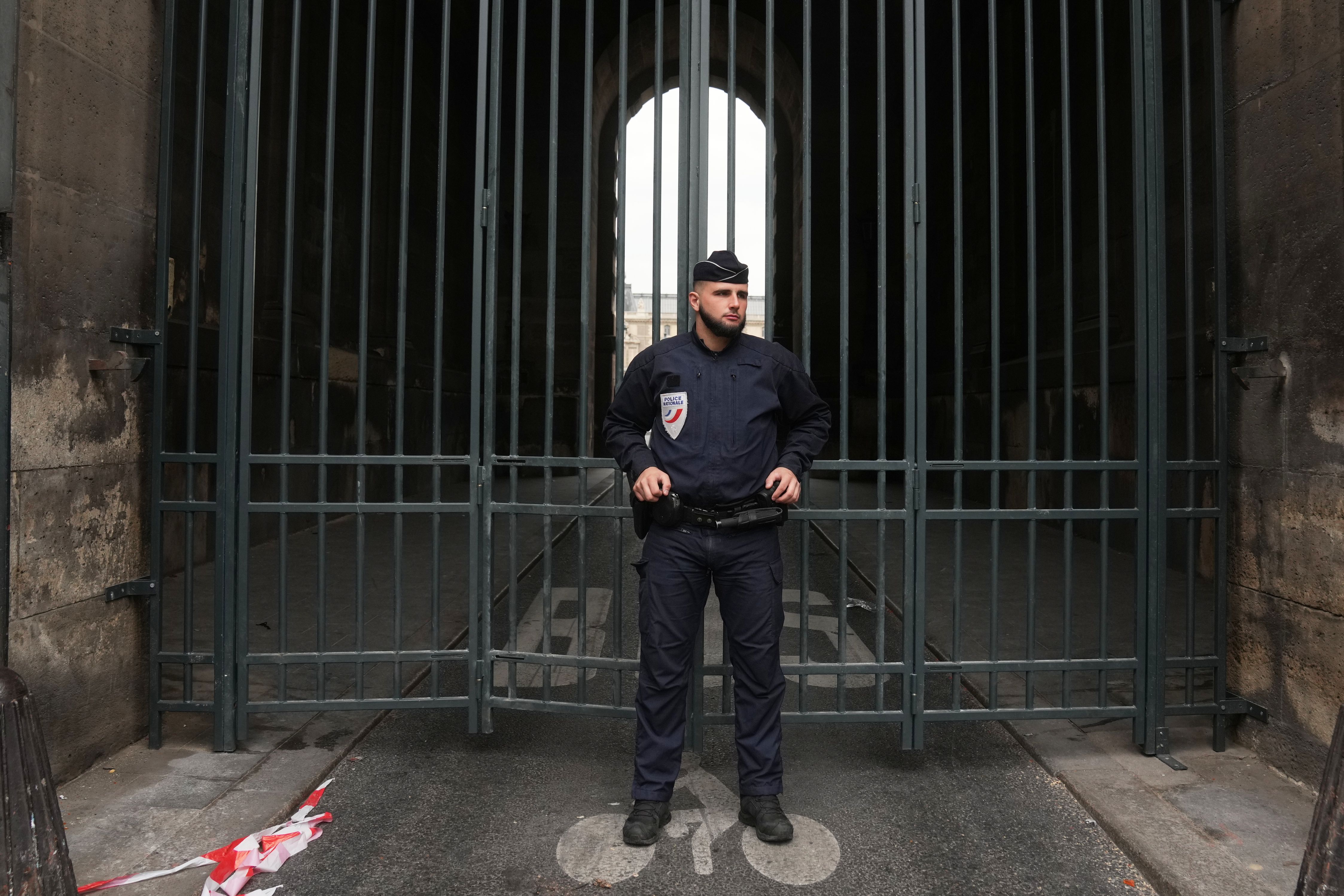Razzia im Louvre: Millionenschaden durch gefälschte Eintrittskarten