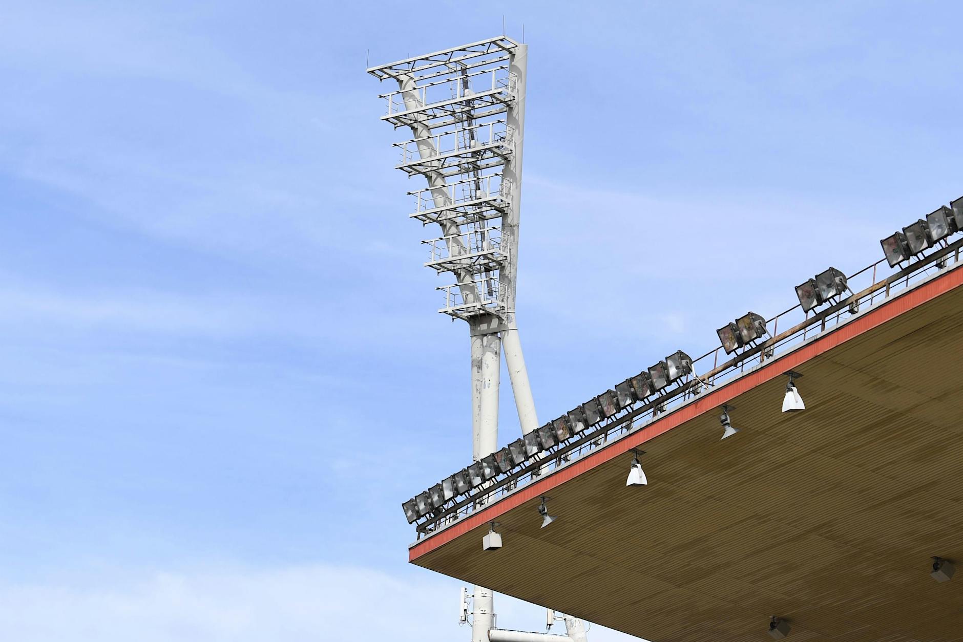 Sirenen und lauter Knall – so läuft die Sprengung im Jahnsportpark
