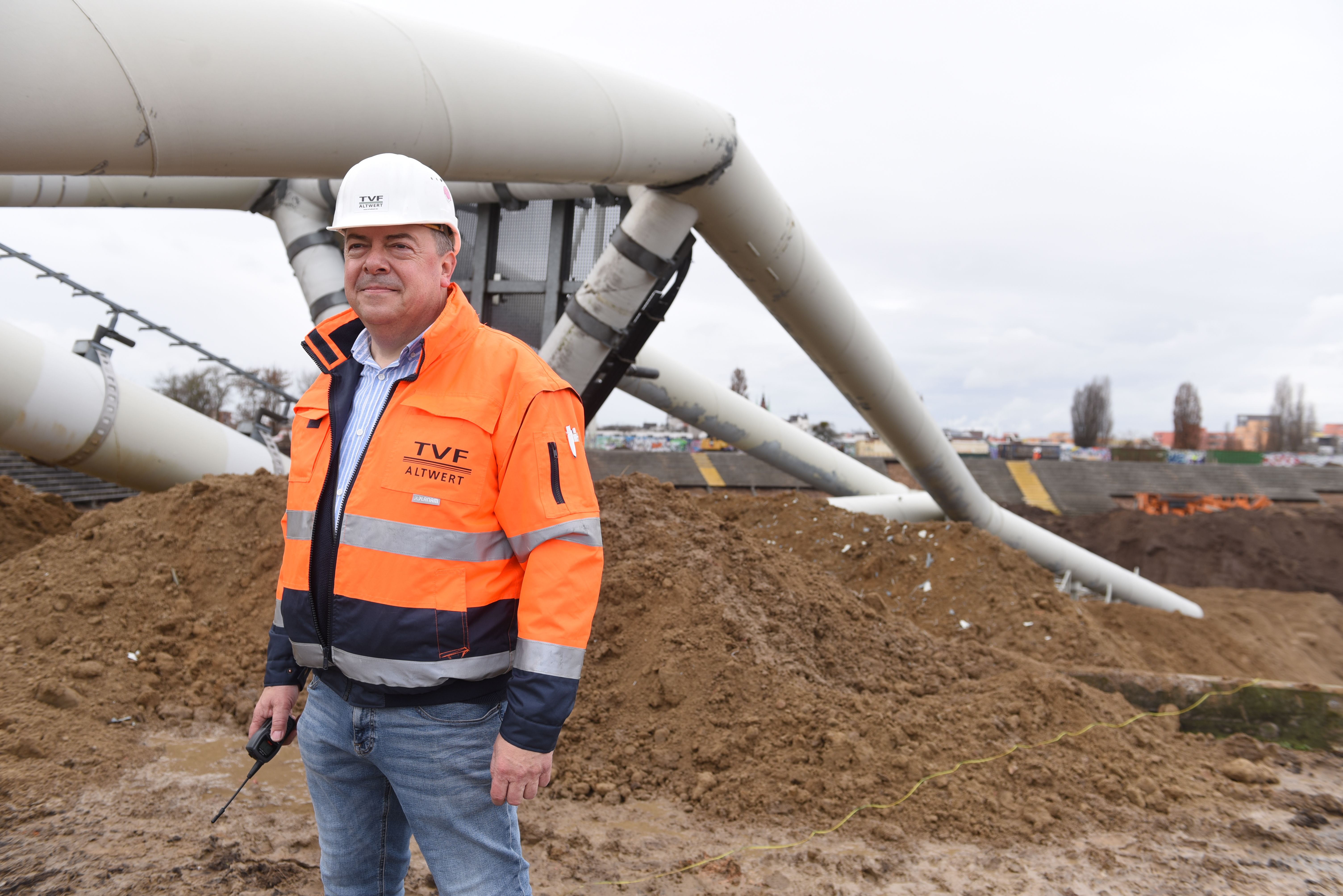 Er jagte die Flutlichtmasten im Jahnsportpark in die Luft