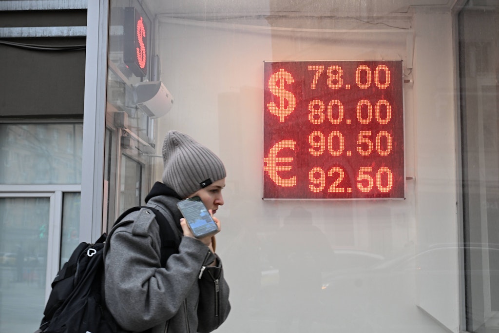 Russland erwägt Rückkehr zum Dollar-Zahlungssystem für Deal mit den USA – Bericht