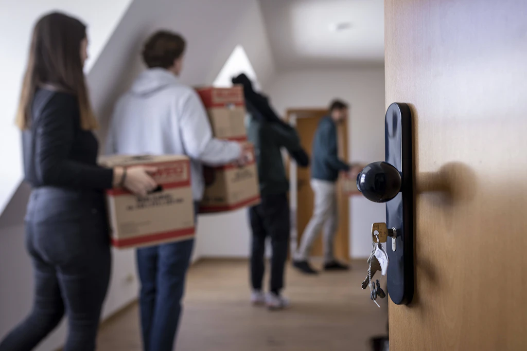 Seltener Anblick: In Berlin zieht kaum noch jemand um, weil kaum mal eine Wohnung frei wird.