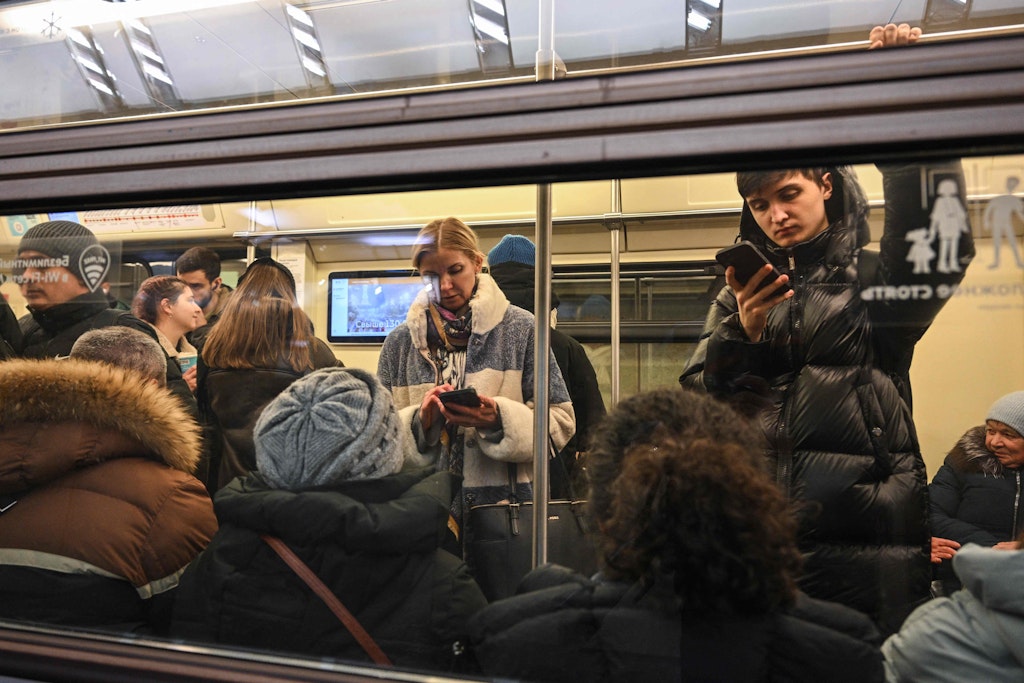 Russland sperrt WhatsApp, beschränkt Telegram: Was passiert mit Google?