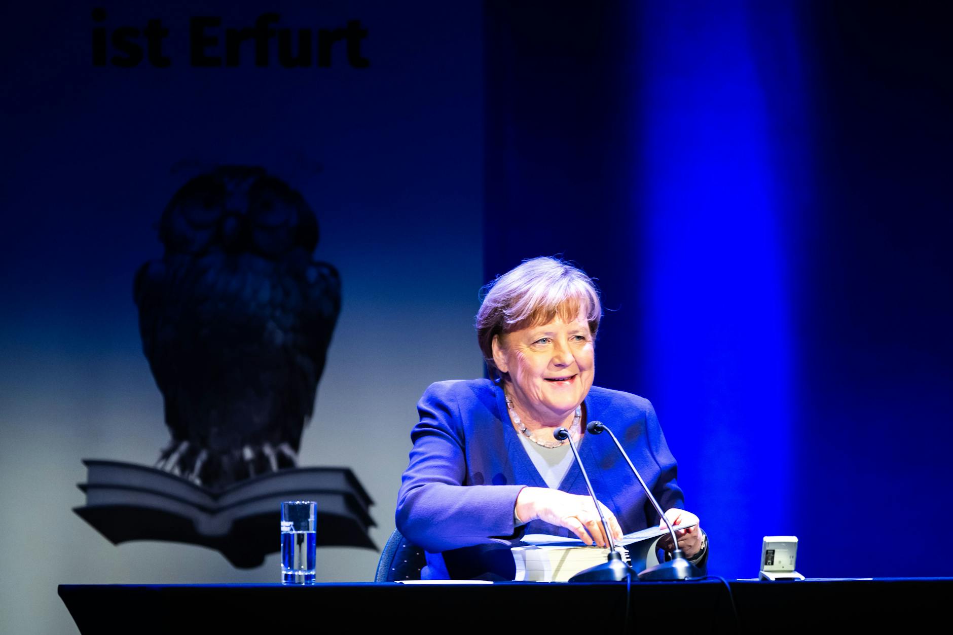 Angela Merkel (CDU) weist Spekulationen über eine mögliche Kandidatur als Bundespräsidentin zurück.