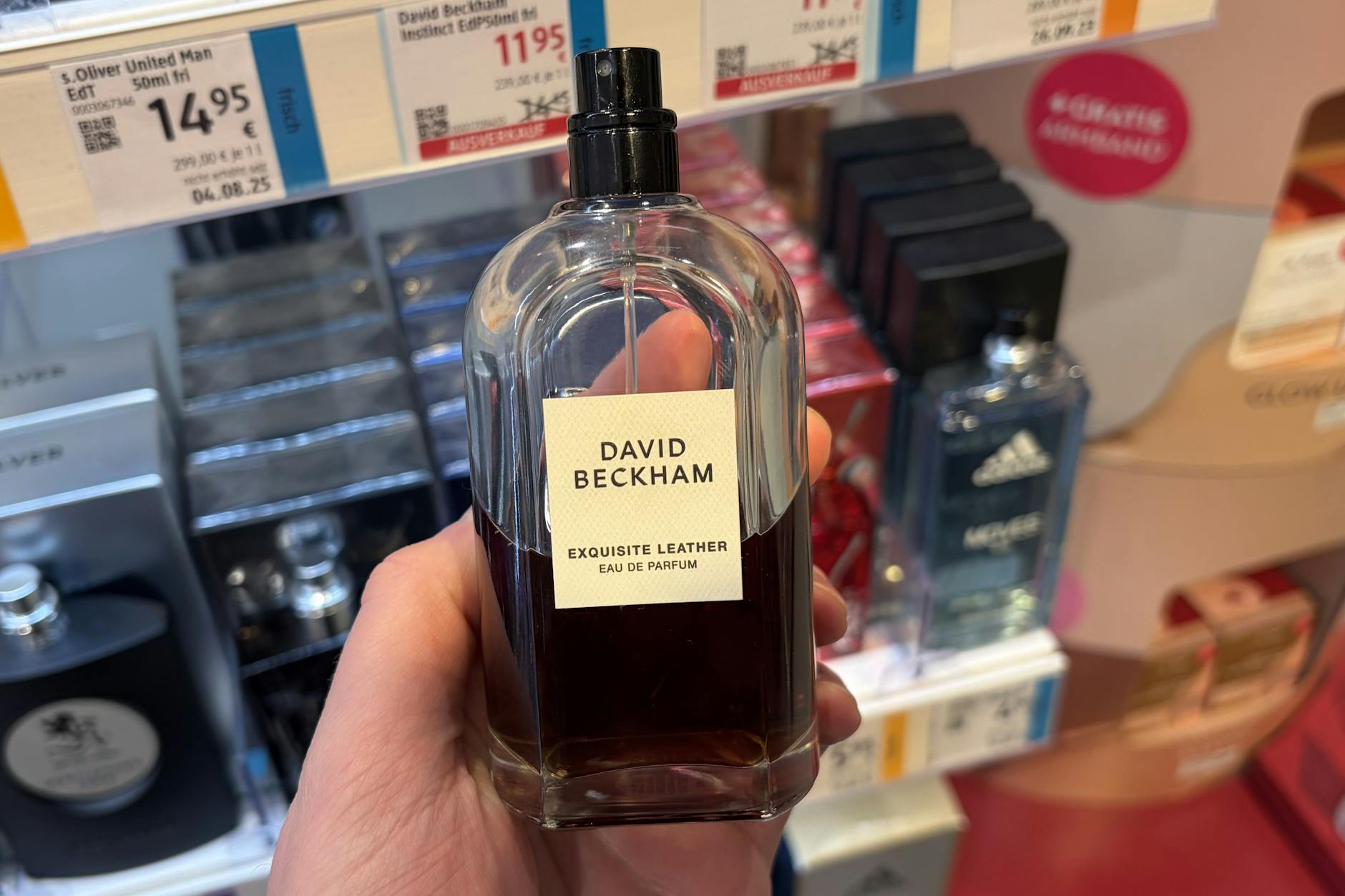 „Exquisite Leather“ von David Beckham überzeugt mit maskulinen Leder- und Whiskey-Noten.