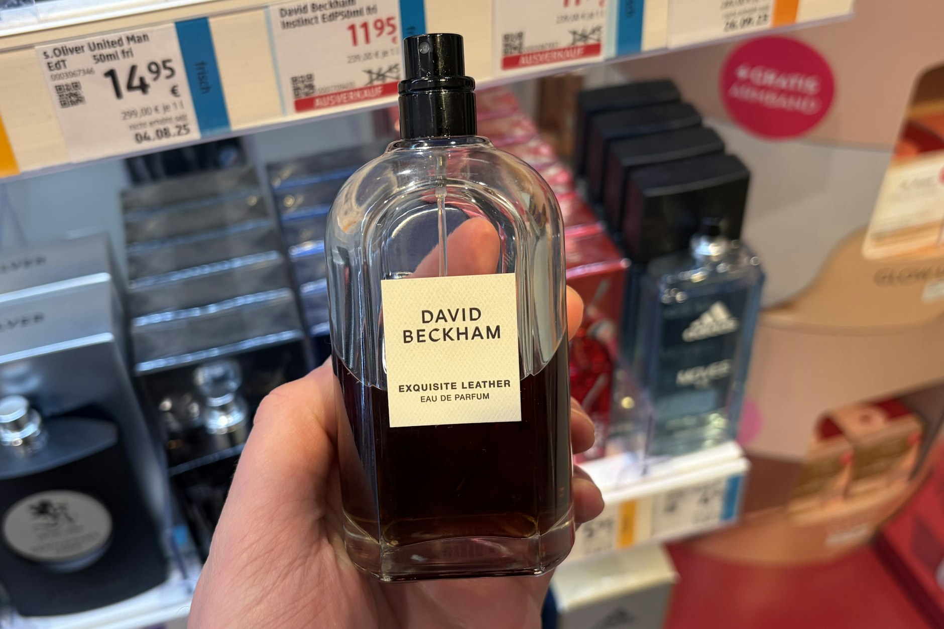 „Exquisite Leather“ von David Beckham überzeugt mit maskulinen Leder- und Whiskey-Noten.