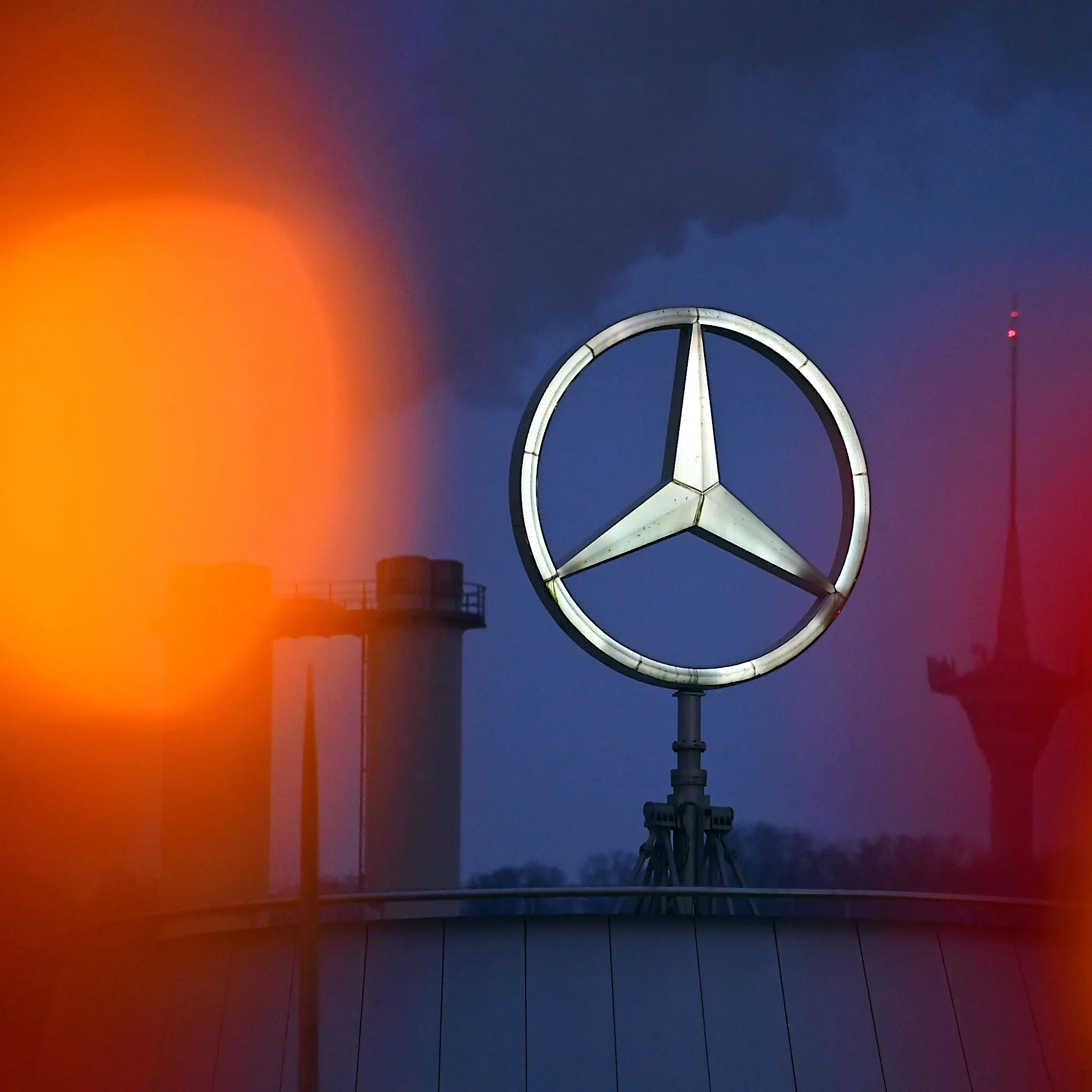 Mercedes-Benz: Gewinn bricht um fast die Hälfte ein