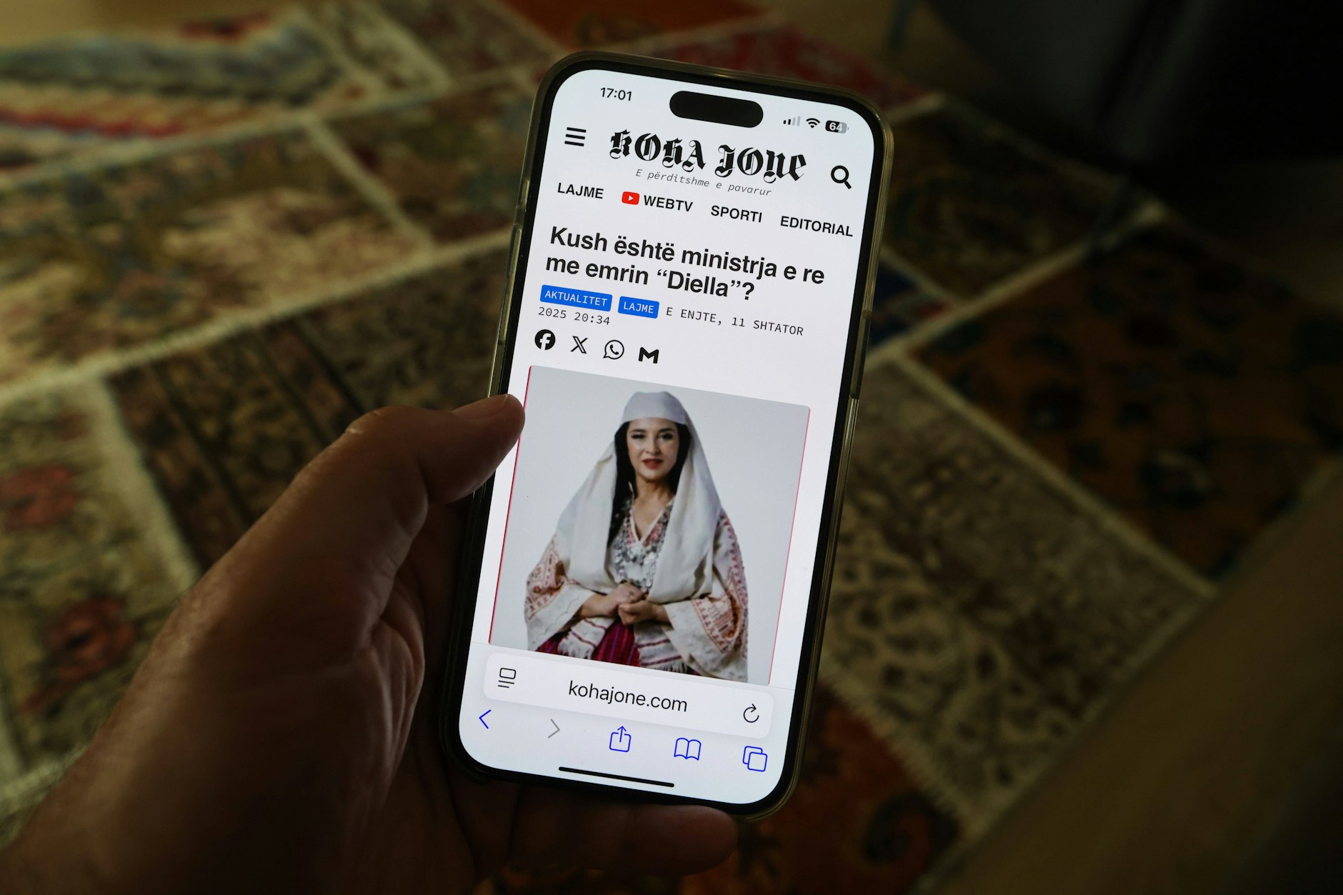 Die KI-Ministerin Diella wurde im vergangen Jahr ins Amt gehoben.