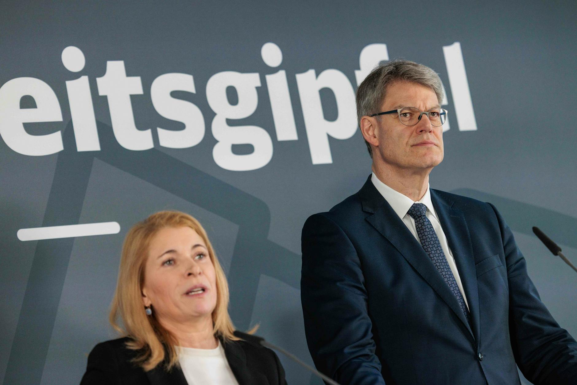 Auf dem heutigen Sicherheitsgipfel der Bahn präsentierte die Vorsitzende ihr neues Sicherheitskonzept.