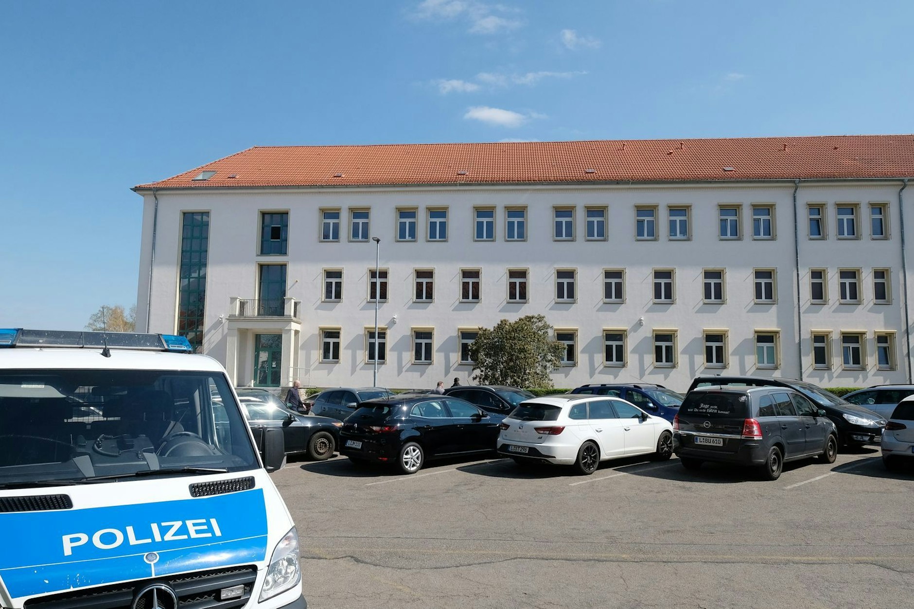 Das gemeinsame Abhörzentrum der ostdeutschen Länder soll ab 2027 seinen Betrieb mit achtjähriger Verspätung aufnehmen.