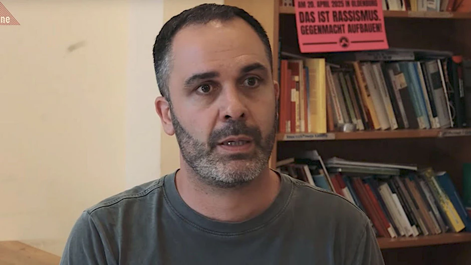 Der Journalist Hüseyin Doğru steht seit Mai 2025 auf einer EU-Sanktionsliste.