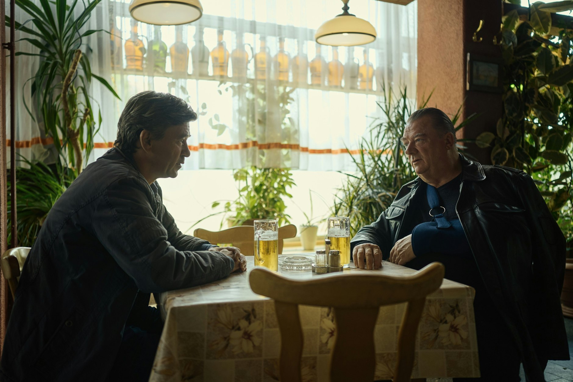 Mit „Der Wanderer zieht von dannen“ nimmt die Halle-Trilogie ein Ende.