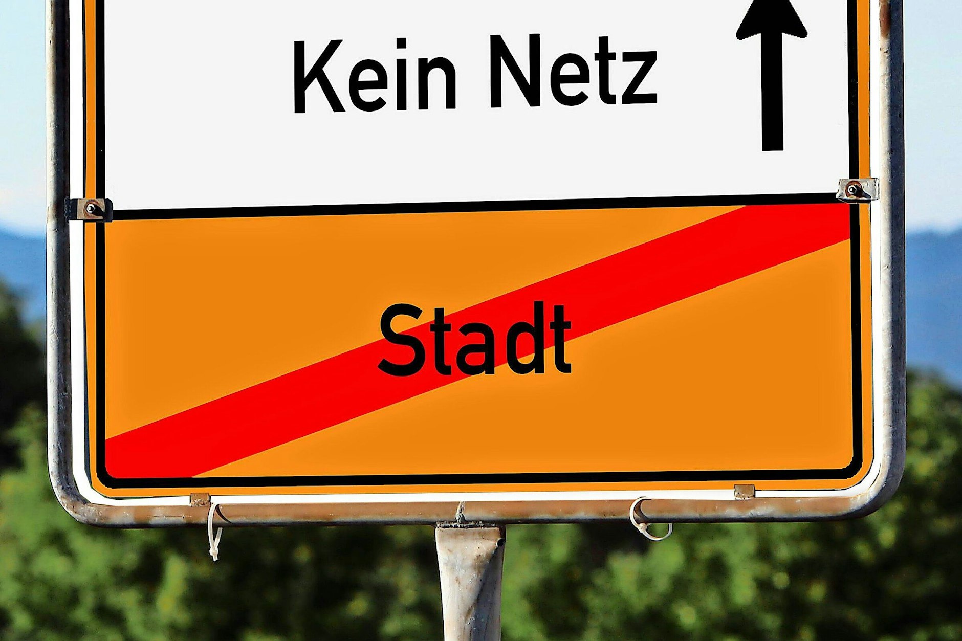 Kein Netz, kein Internet, aber trotzdem soll der Kunde zahlen?