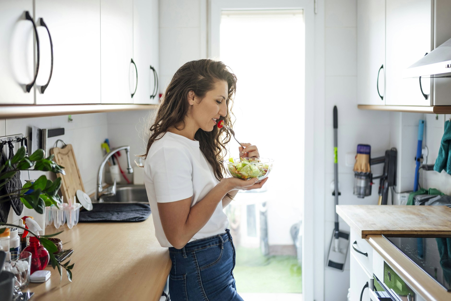 Eine Frau ist einen Salat: Fasten kennt viele Spielarten.