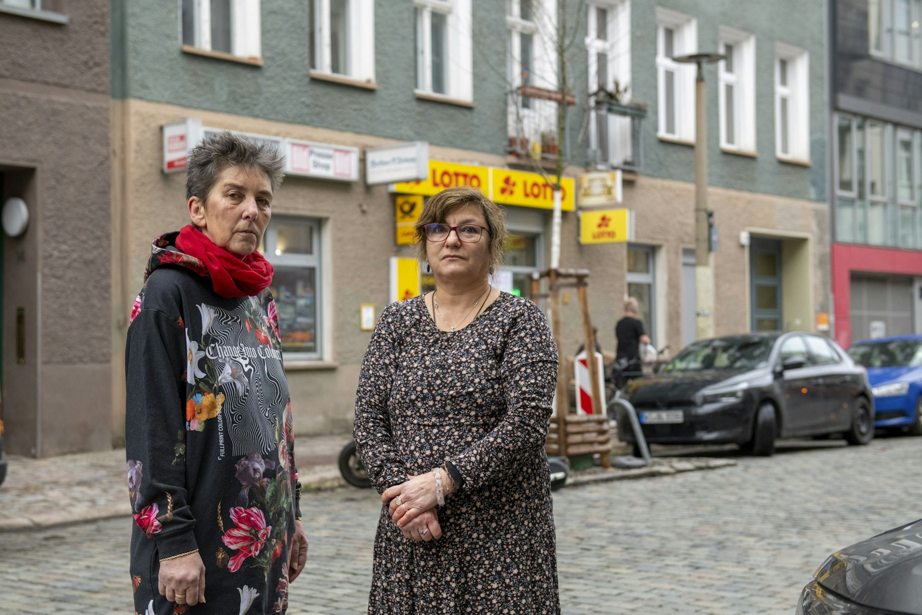 Sie wollen kämpfen, um zu bleiben: Jana Bieselt (links) und Nadja Schünemann (rechts) vor ihrem „zweiten Zuhause“ in der Novalisstraße.