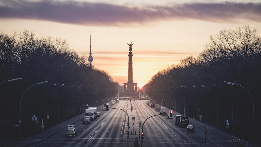Die Straße des 17. Juni ist eine er Hauptverkehrsadern in Berlin.