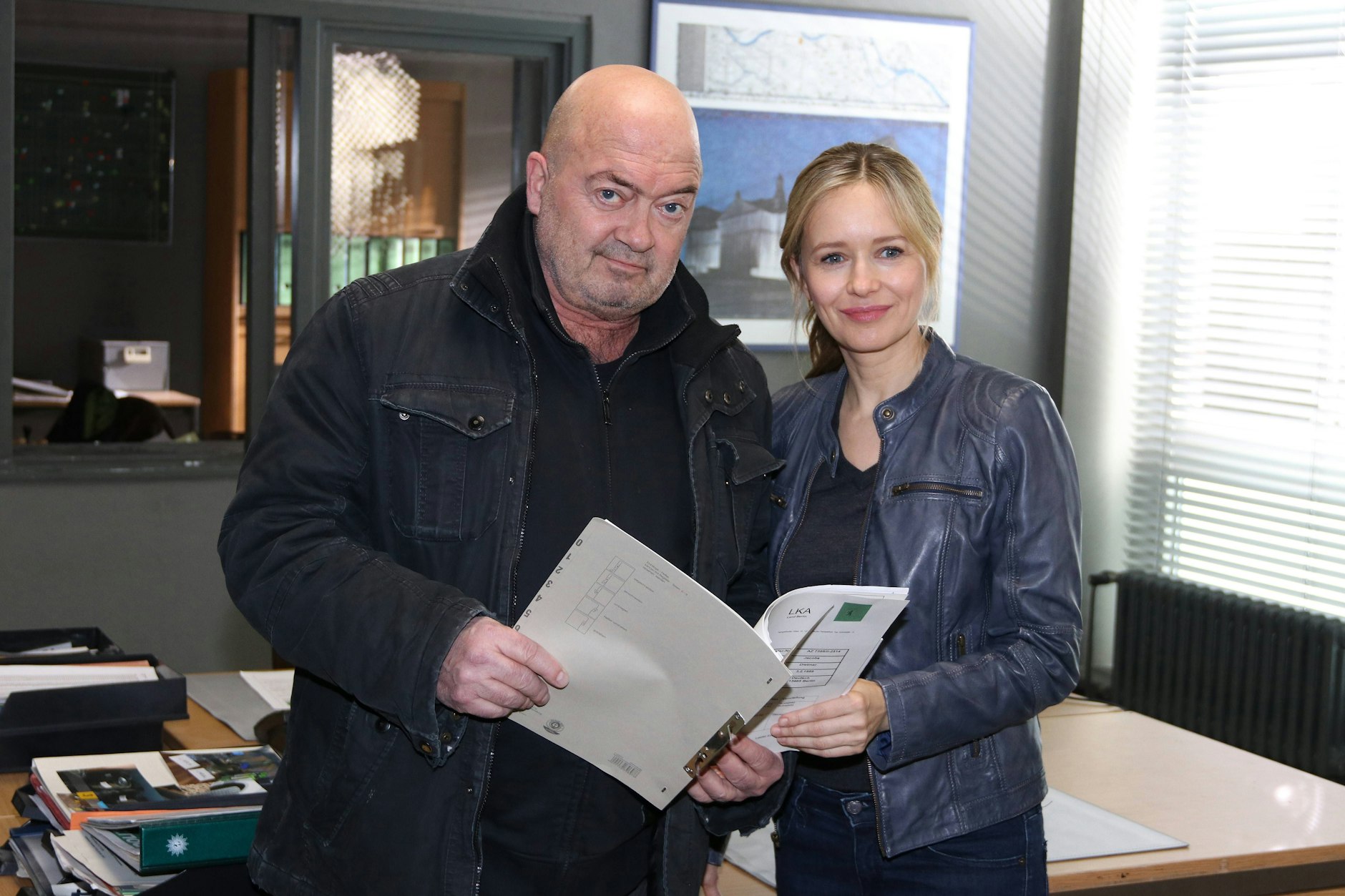 Ermitteln seit Jahren zusammen: Florian Martens als Otto Garber mit Stefanie Stappenbeck als Linett Wachow in „Ein starkes Team“.