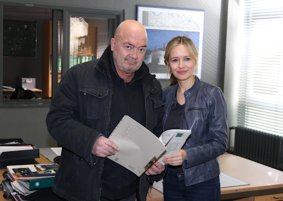 Ermitteln seit Jahren zusammen: Florian Martens als Otto Garber mit Stefanie Stappenbeck als Linett Wachow in „Ein starkes Team“.