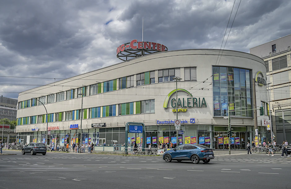2024 schloss die Galeria-Kaufhof-Filiale im Ring-Center. Nun öffnet stattdessen Woolworth eine große Filiale.