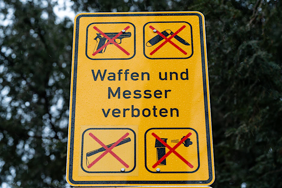 In der Berliner Waffenverbotszone wurden zahlreiche Messer von der Polizei beschlagnahmt.