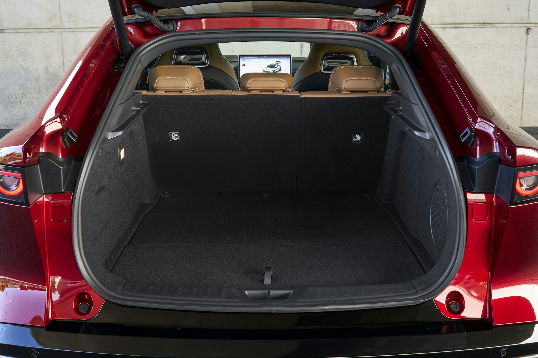 466 Liter passen in den Kofferraum, bis zu 1074 Liter bei umgeklappten Rücksitzen.