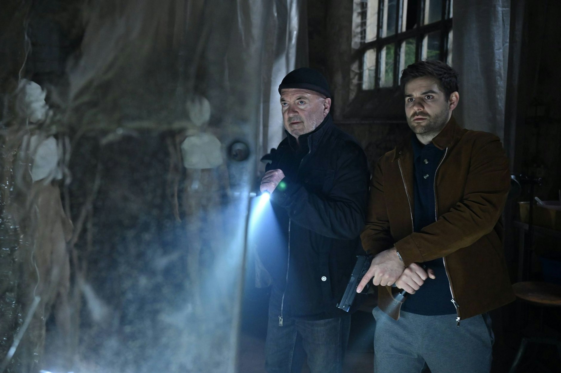 Otto Garber (Florian Martens, l.) und Nils Makowski (Lucas Reiber) in einer Folge von „Ein starkes Team“.