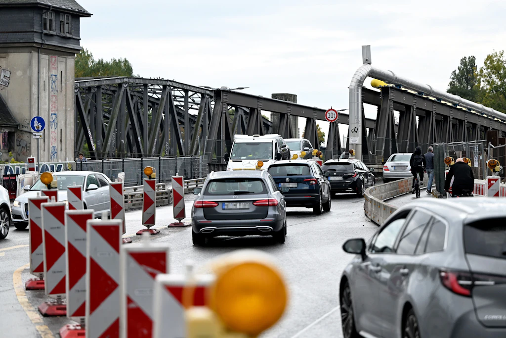 Wegen Frost geht die Staufalle Elsenbrücke in die x-te Verlängerung