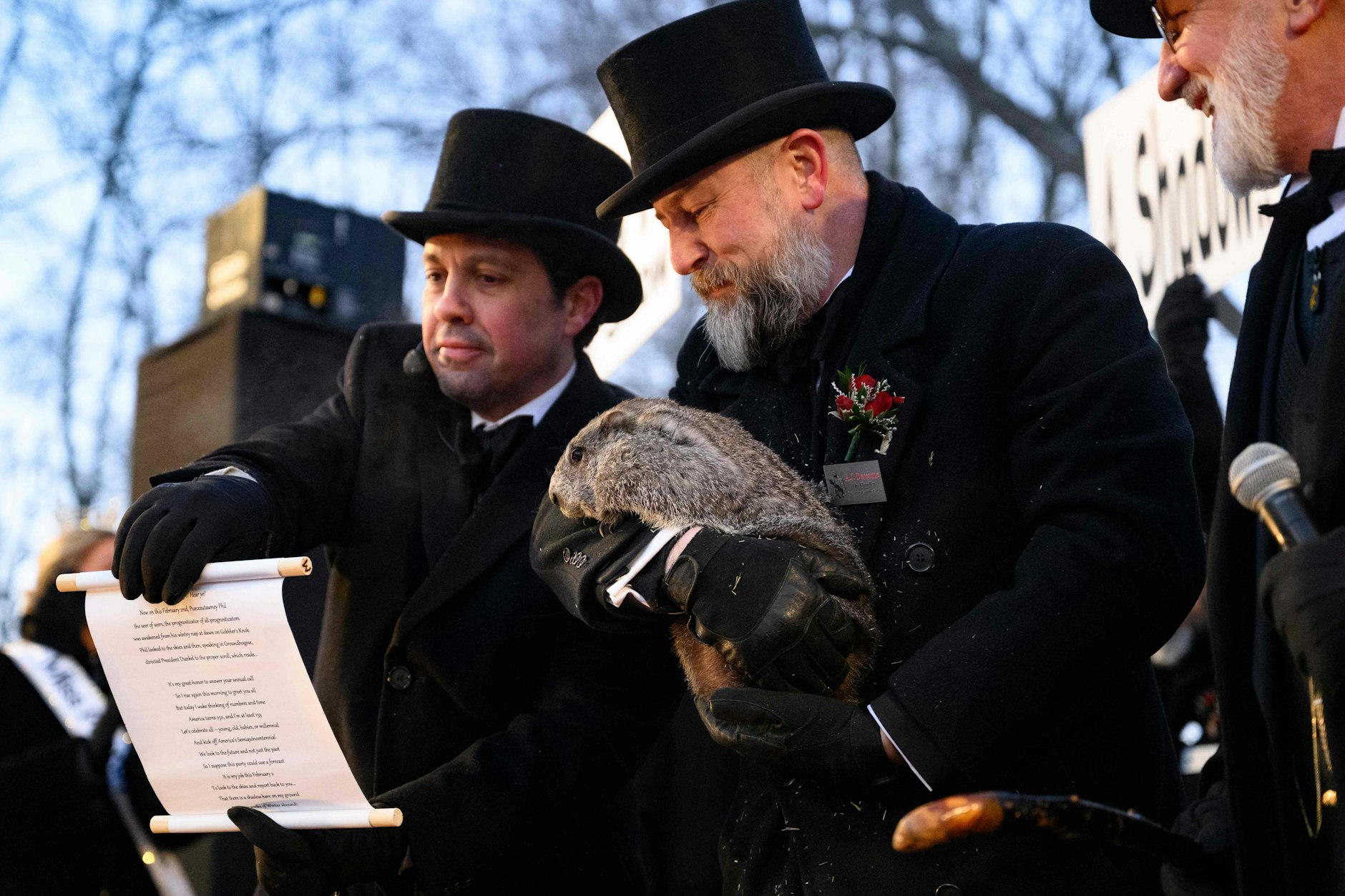 Der Himmel war blau, die Sonne schien: Am 2. Februar sah Punxsutawney Phil seinen Schatten. Das heißt: Auch in Punxsutawney bleibt es kalt. Für sechs Wochen.