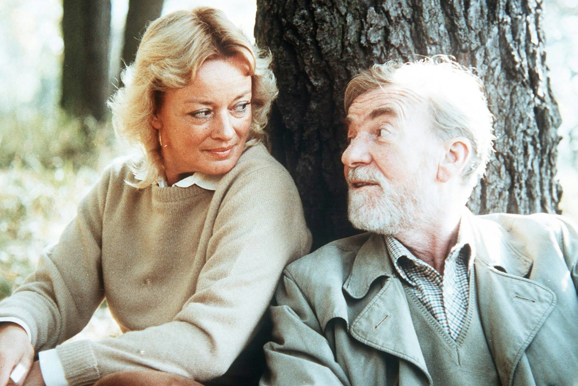 Jana Brejchová und ihr Schauspiel-Kollege Miroslav Machacek im Film Skalpell, bitte. Die Schauspielerin war nicht nur in Die Märchenbraut zu sehen, sondern in mehr als 100 Film- und Fernsehproduktionen.