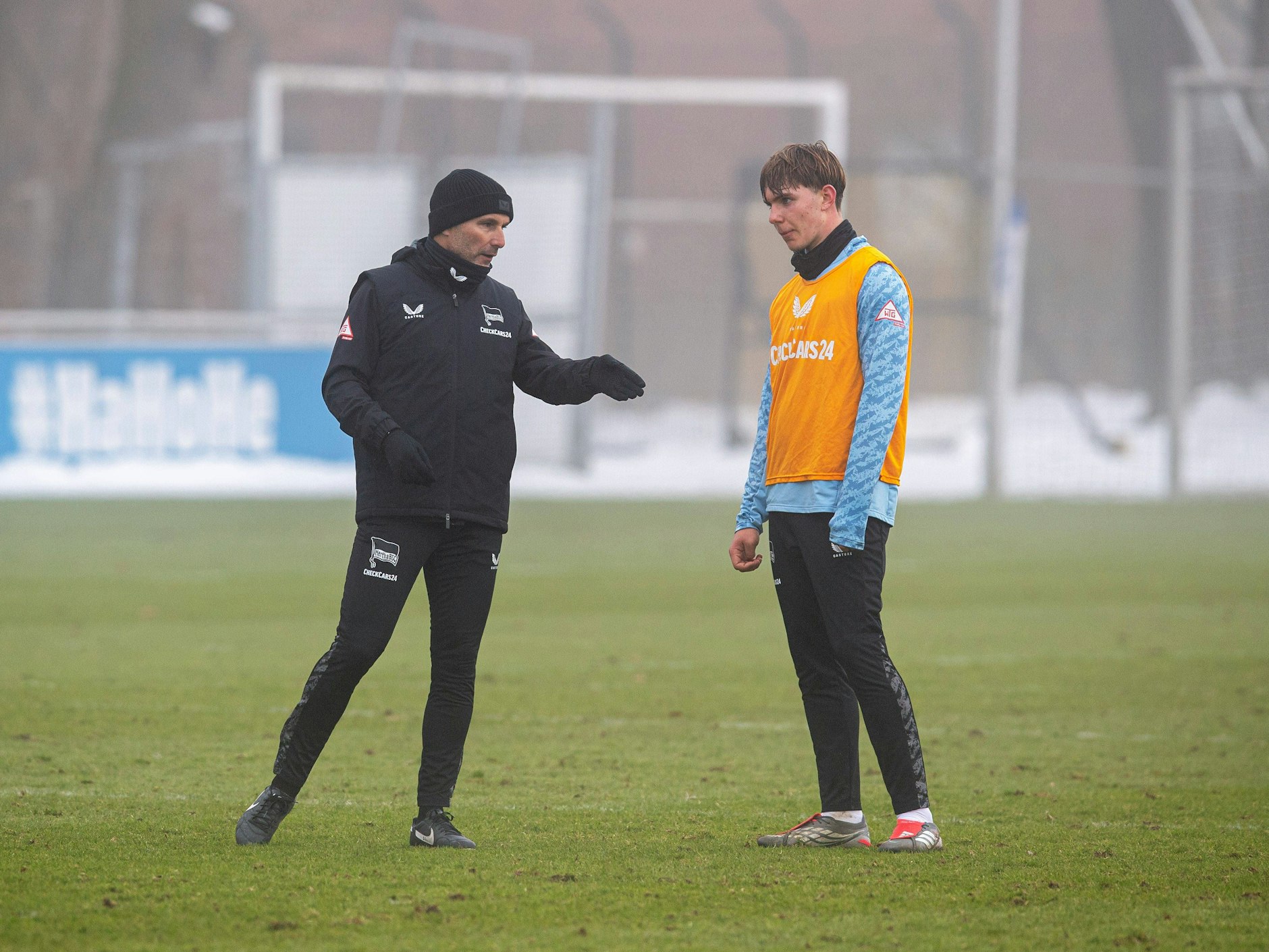 Trainer Stefan Leitl setzt voll auf Jugendkurs bei Hertha BSC. Kennet Eichhorn machte er zum Stammspieler, doch nach einer Sprunggelenksverletzung fällt der junge Mittelfeldspieler monatelang aus.