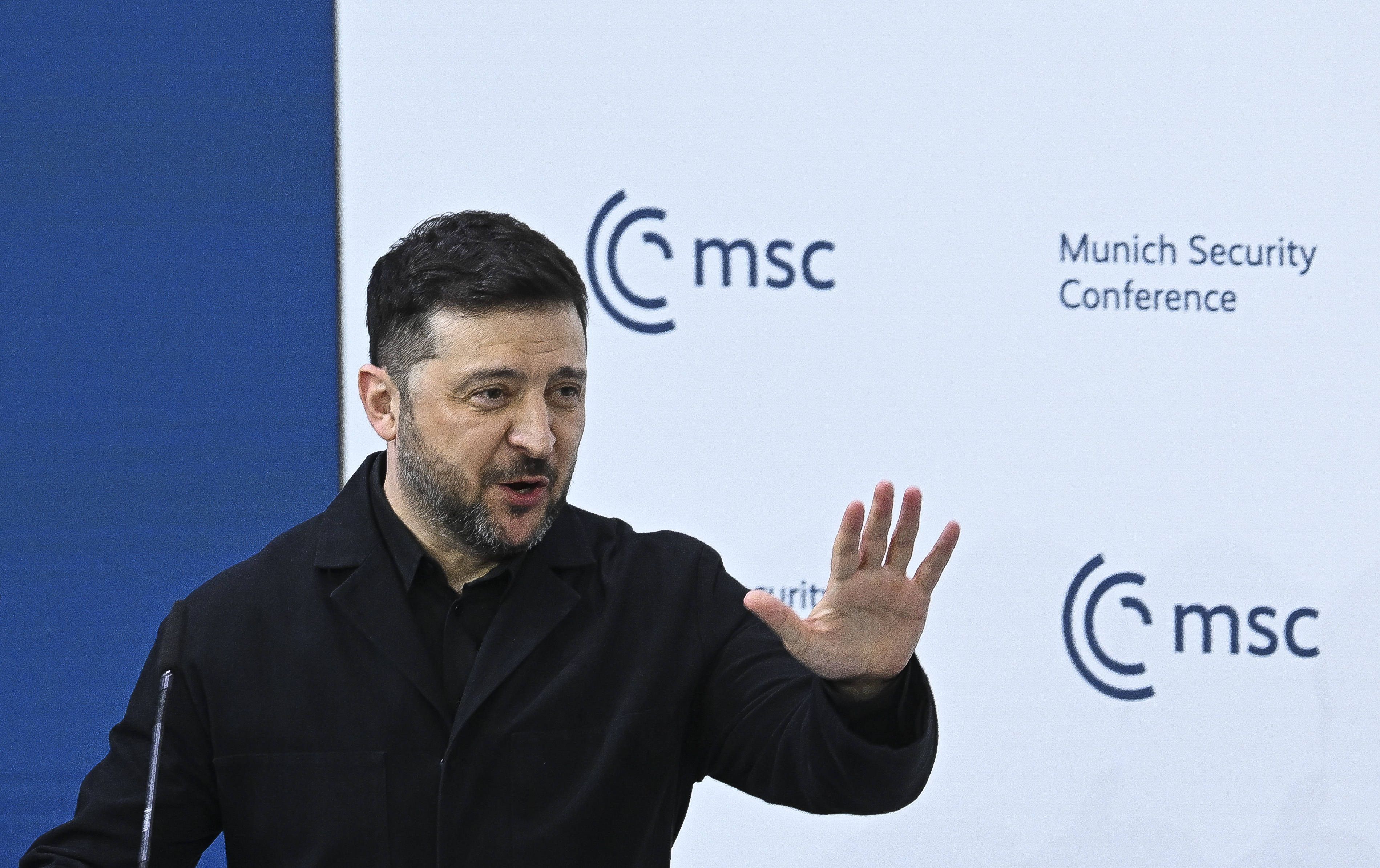 Image - Selenskyj verspottet Orbán bei Sicherheitskonferenz in München: „Nur sein Bauch wächst, nicht seine Armee“