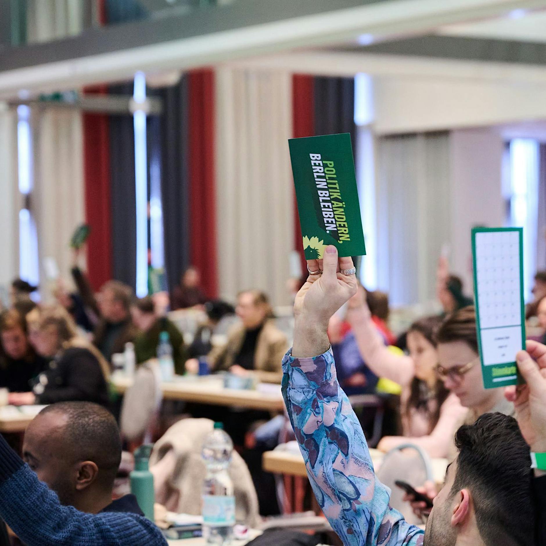 Landesparteitag: Berliner Grüne wollen mehr Menschen aus aller Welt aufnehmen