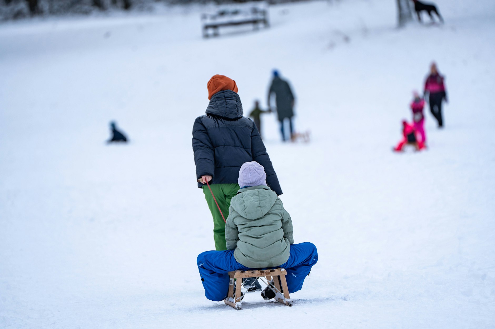 Rodeln ist im Winter eine beliebte Freizeitbeschäftigung, kann aber auch gefährlich sein.