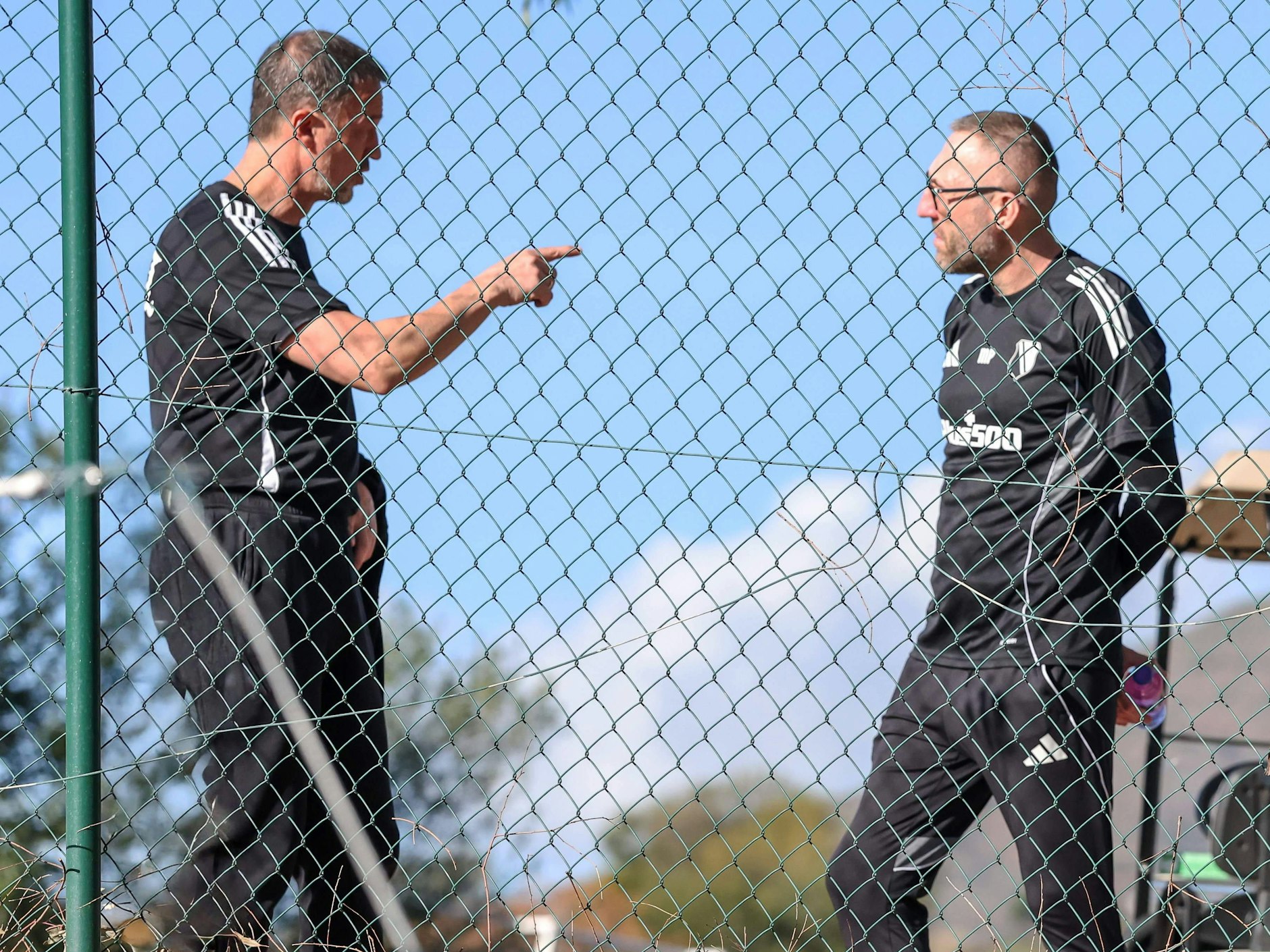 Fredi Bobic im spanischen Trainingslager von Legia Warschau mit dem neuen Coach Marek Papszun.