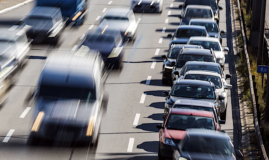 Auf der A115 drohen Autofahrern am Montagmorgen Verzögerungen.