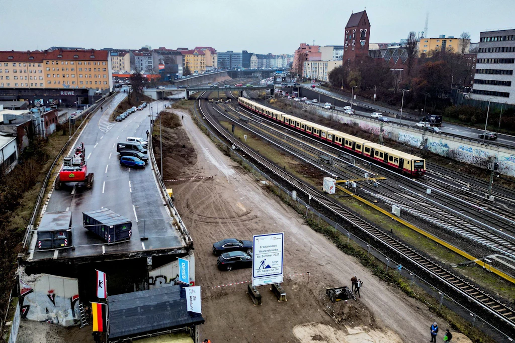 Brückenneubau in Berlin: Tagelange Verkehrsbehinderungen auf wichtiger Strecke