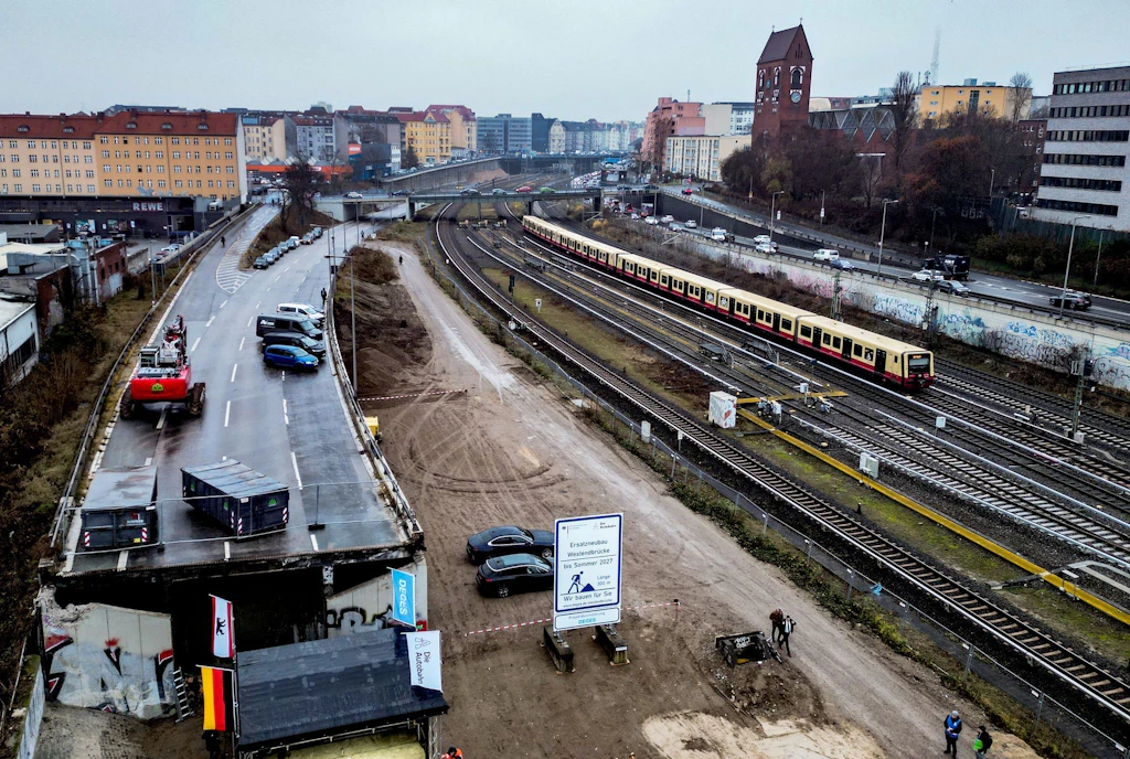 Baustelle zum Baubeginn des Ersatzneubaus Westendbrücke auf der A100.