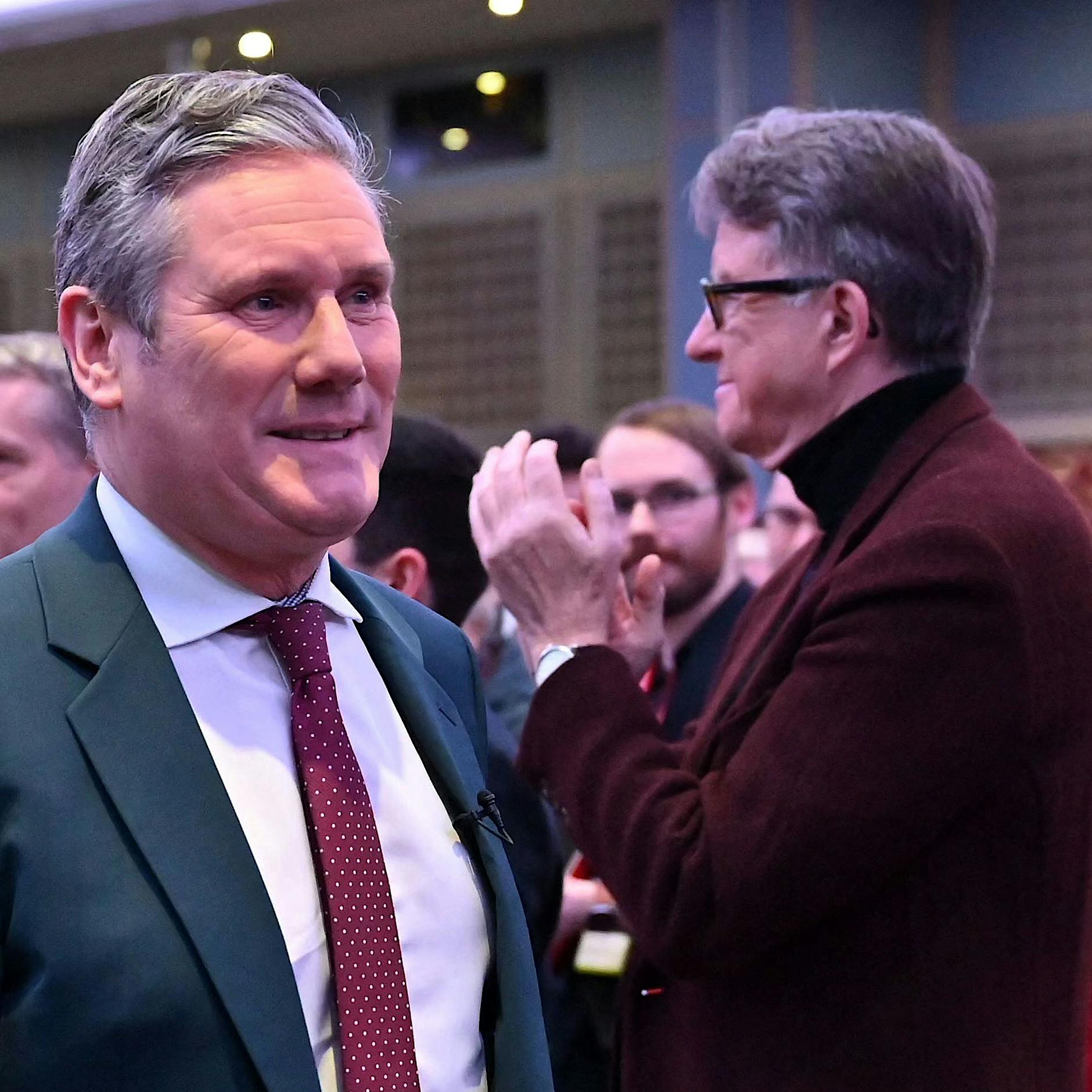 Mandelson und Epstein: Skandal um Ex-Botschafter entwickelt sich zu politischem Erdbeben für Starmer