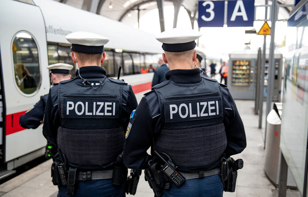 Gewalt an Bahnhöfen: Drei Berliner Knotenpunkte unter den bundesweiten Spitzenreitern bei Waffendelikten