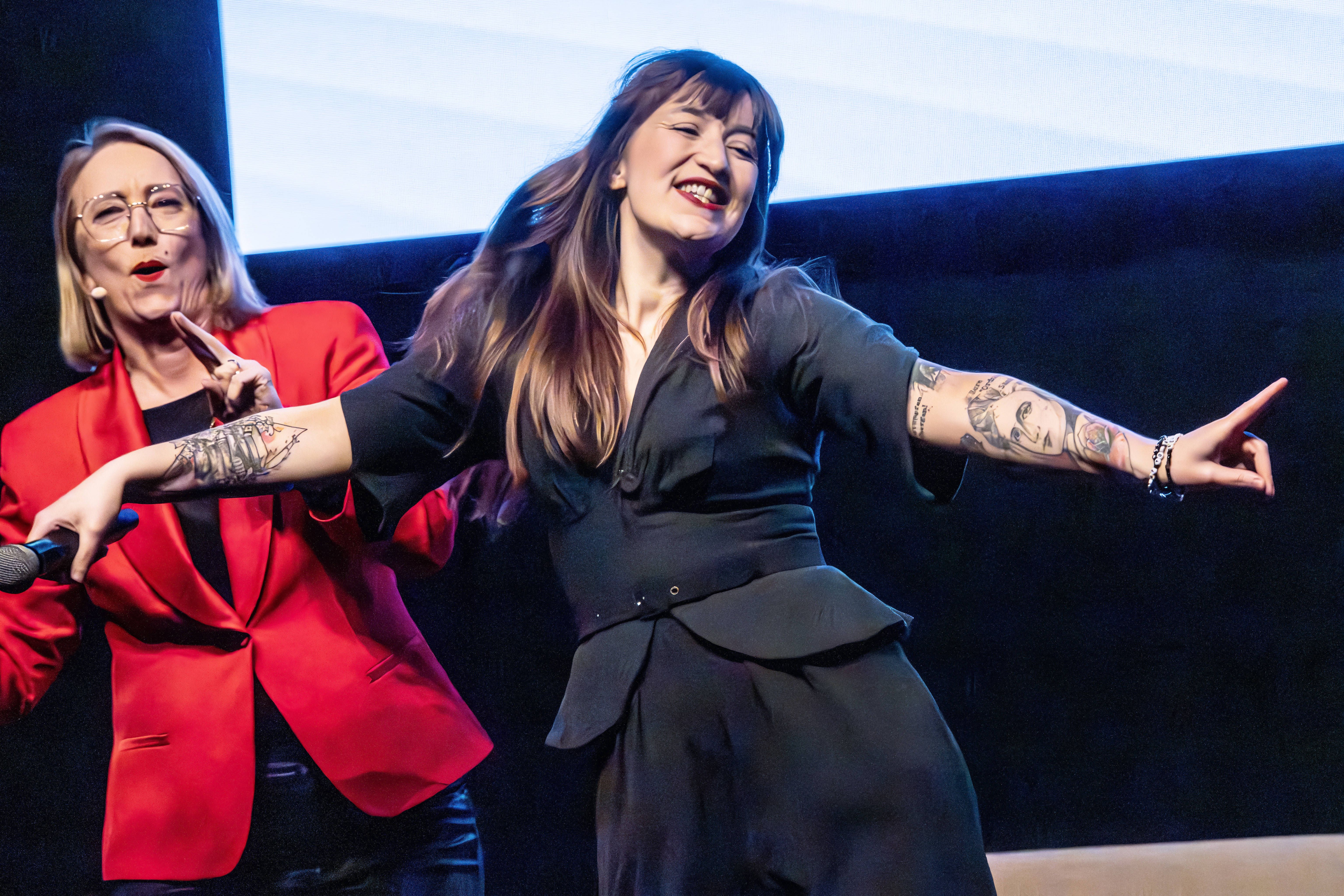 Luxusauto von Linke-Politikerin Reichinnek sorgt für Kritik: Partei hält sich bedeckt