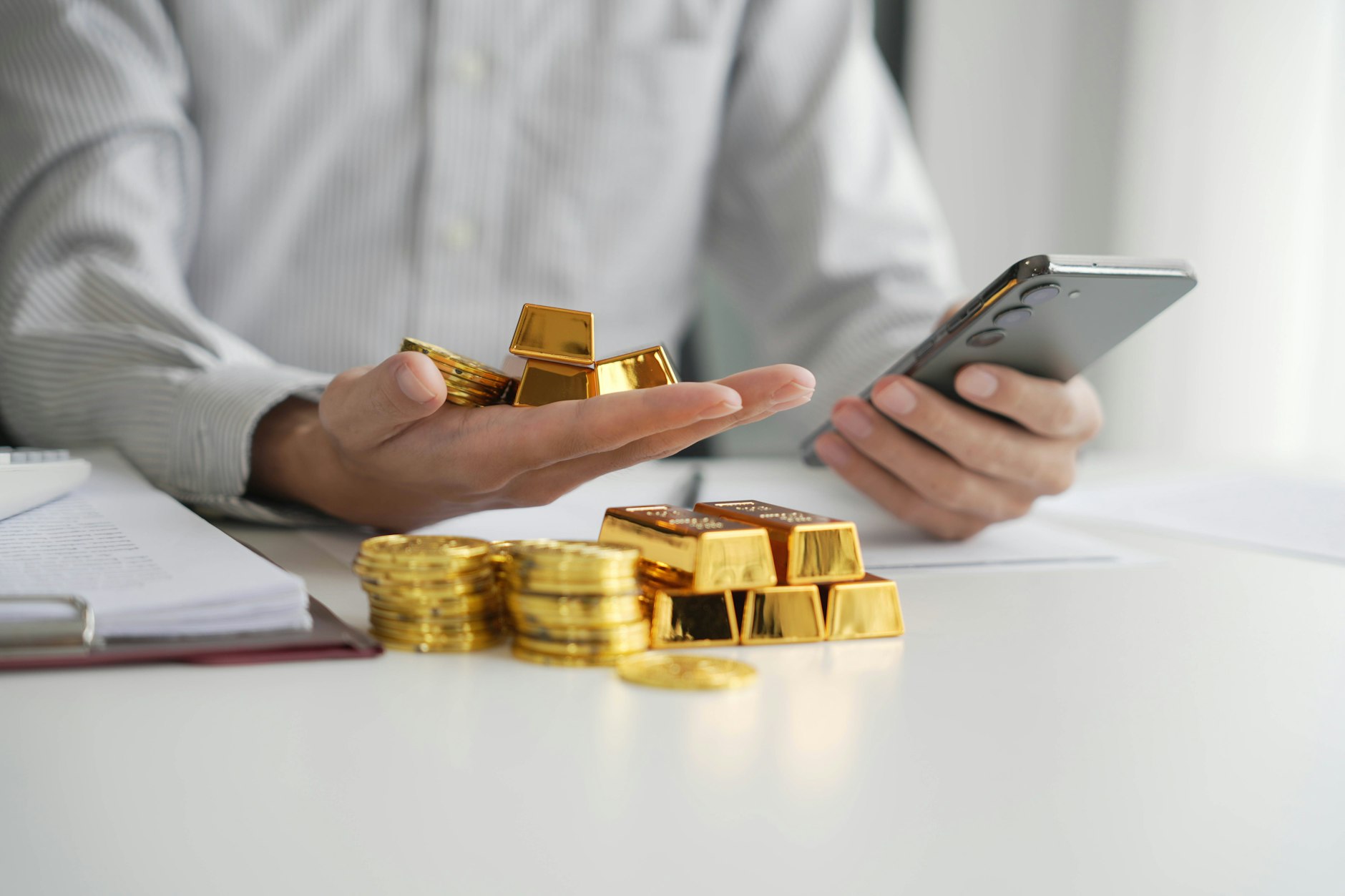 Goldbarren im Handel: Nach massiven Preissprüngen und hoher Volatilität rückt das Edelmetall ins Zentrum der geplanten Brics-Edelmetallbörse.