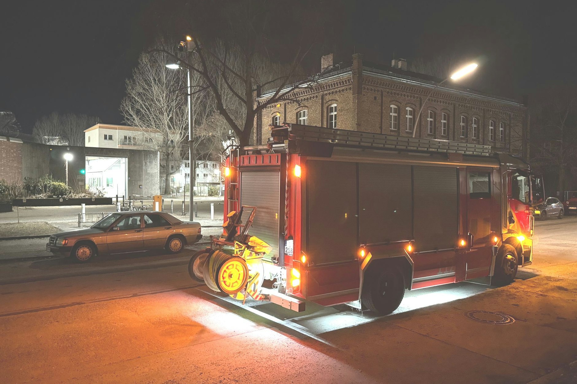Gegen 3 Uhr wurde die Berliner Feuerwehr zur JSA Plötzensee gerufen.