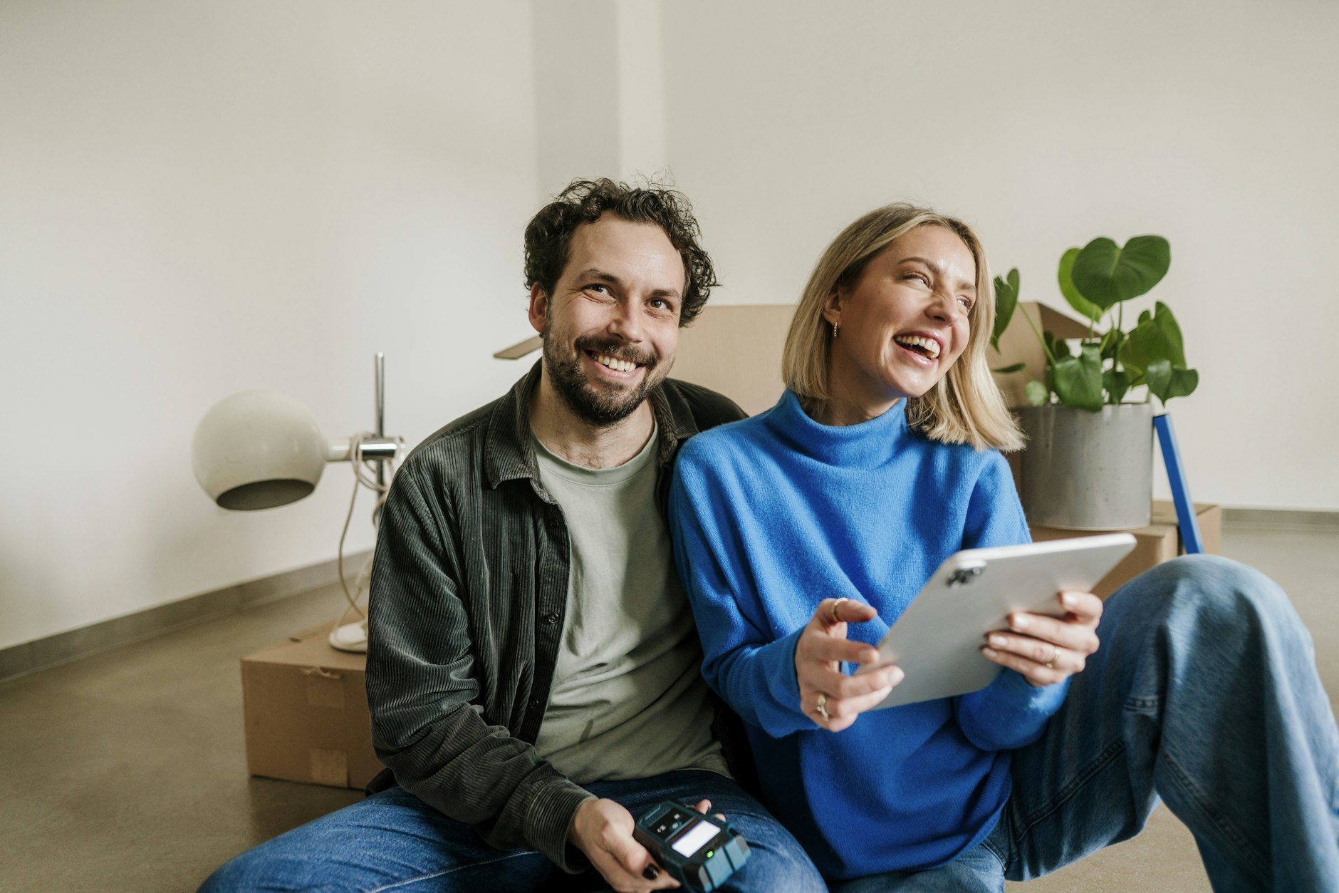 Manchmal beginnt ein Neustart genau so – zwischen Umzugskartons und der Vorfreude auf das, was kommt.