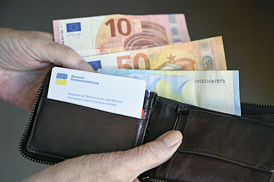 Im Durchschnitt gibt es in den neuen Bundesländern 190 Euro mehr Rente.